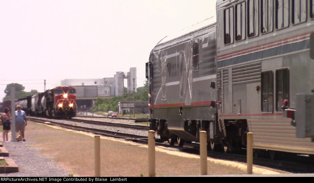 Amtrak 391 meets CN M396